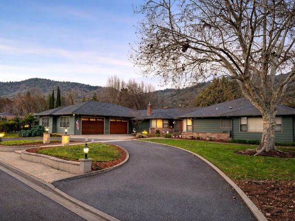 1117 NE Memorial Drive, Grants Pass, OR 97526