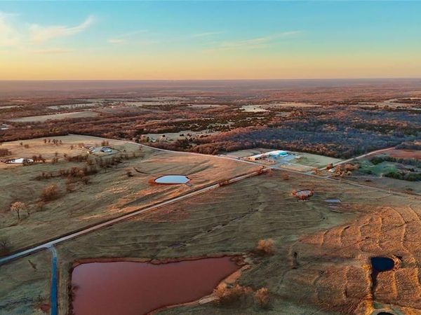 2 Wilshire Road, McLoud, OK 74851