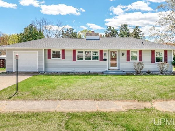 1605 S 17th Avenue, Escanaba, MI 49829