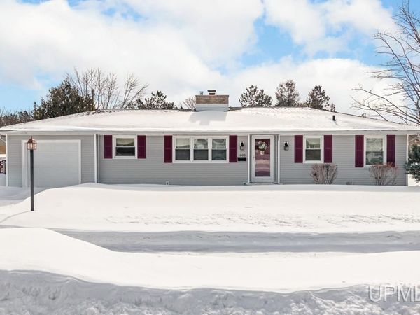 1605 S 17th Avenue, Escanaba, MI 49829