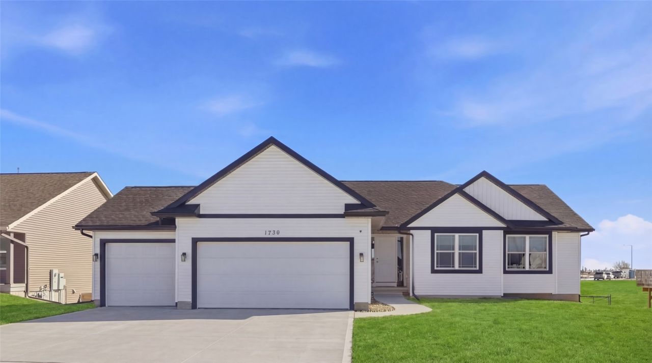 1730 Scarlet Sage Dr Sw, Cedar Rapids, IA 52404 Main Photo