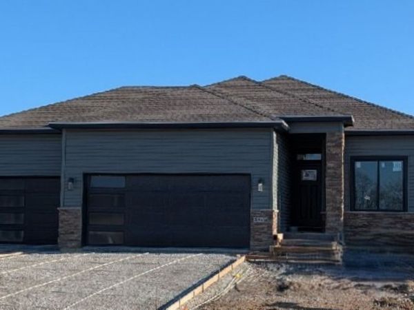 3064 Ridgeview Circle, Coralville, IA 52241