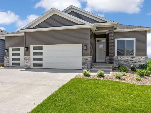 3056 Ridgeview Circle, Coralville, IA 52241