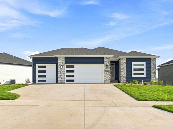 3048 Ridgeview Circle, Coralville, IA 52241