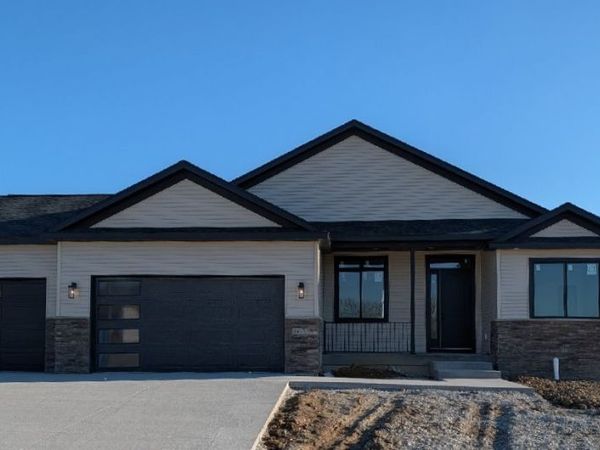 3072 Ridgeview Circle, Coralville, IA 52241