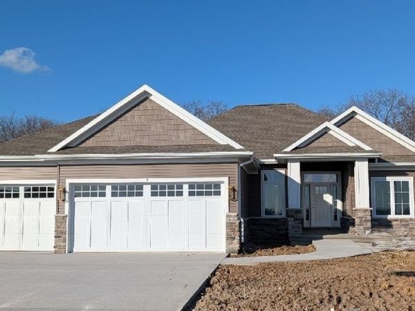 3055 Ridgeview Circle, Coralville, IA 52241