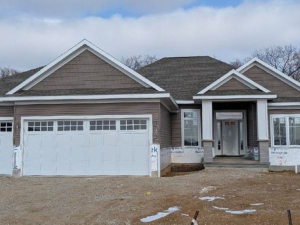 3055 Ridgeview Circle , Coralville, IA 52241