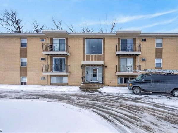 5382 Lee Road, Unit 202, Maple Heights, OH 44137
