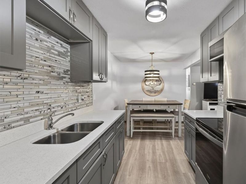 5382 Lee Road, Unit 202, Maple Heights, OH 44137 Photo 4