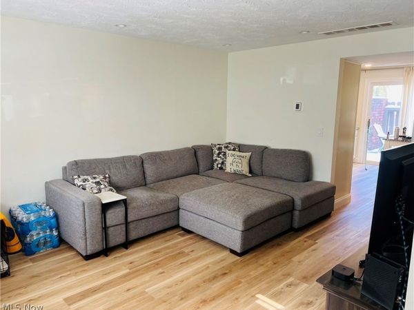 2556 Shakespeare Lane, Avon, OH 44011