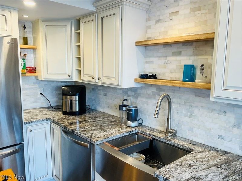 2556 Shakespeare Lane, Avon, OH 44011 Photo 3