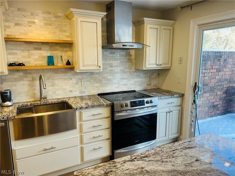 2556 Shakespeare Lane, Avon, OH 44011 Photo 4