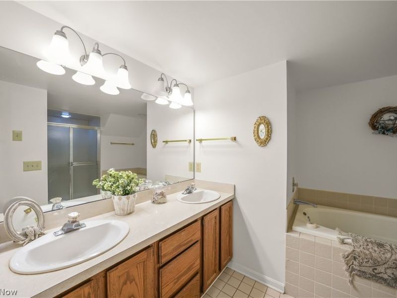 8 Hudson Common Drive, Hudson, OH 44236 Photo 16