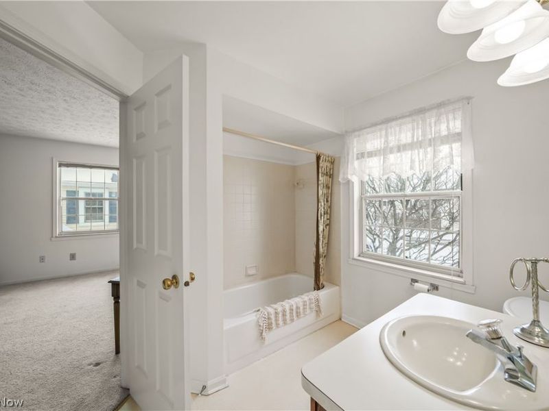 8 Hudson Common Drive, Hudson, OH 44236 Photo 25