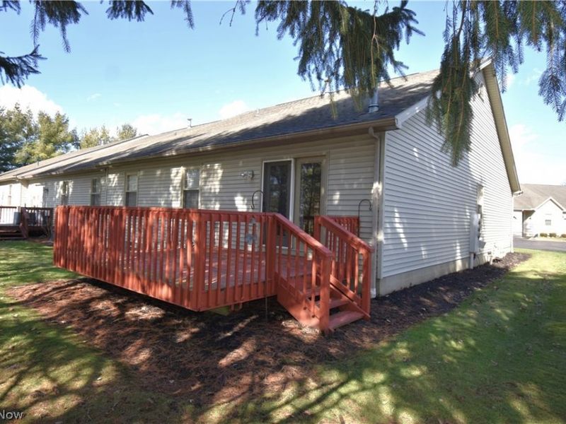 330 Myron Street, Hubbard, OH 44425 Photo 2