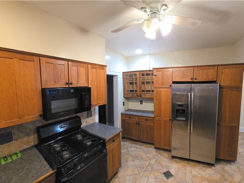 2501 Euclid Heights Boulevard, Cleveland, OH 44106 Photo 3