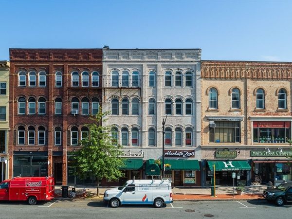 231 Main St, Unit 3R, Northampton, MA 01060