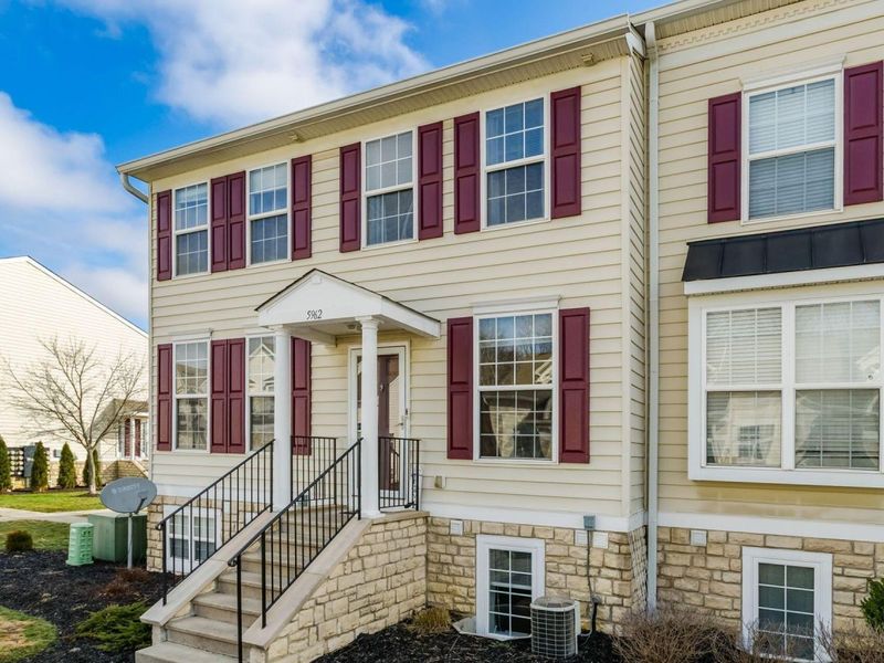 5962 Thunder Gulch Drive, Unit B, New Albany, OH 43054 Photo 1