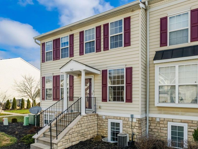 5962 Thunder Gulch Drive, Unit B, New Albany, OH 43054 Photo 2