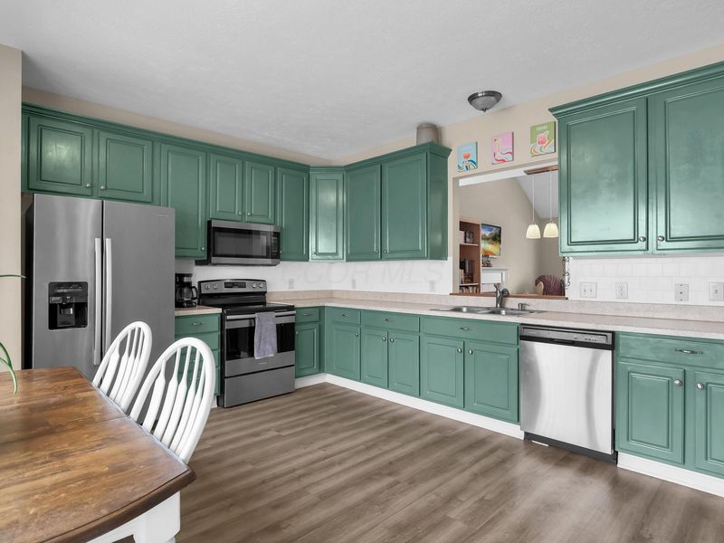4642 Snowy Meadow Drive, Grove City, OH 43123 Photo 6