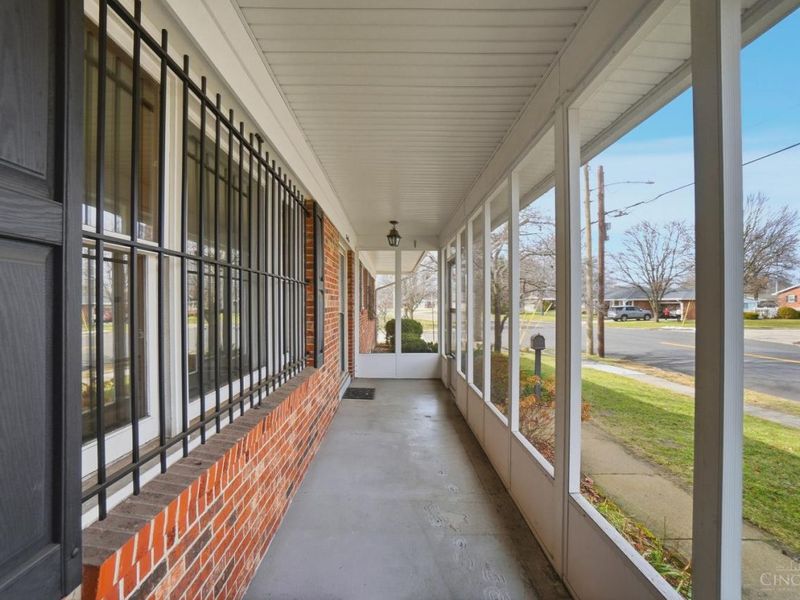 105 W Roger Drive, Trenton, OH 45067 Photo 3