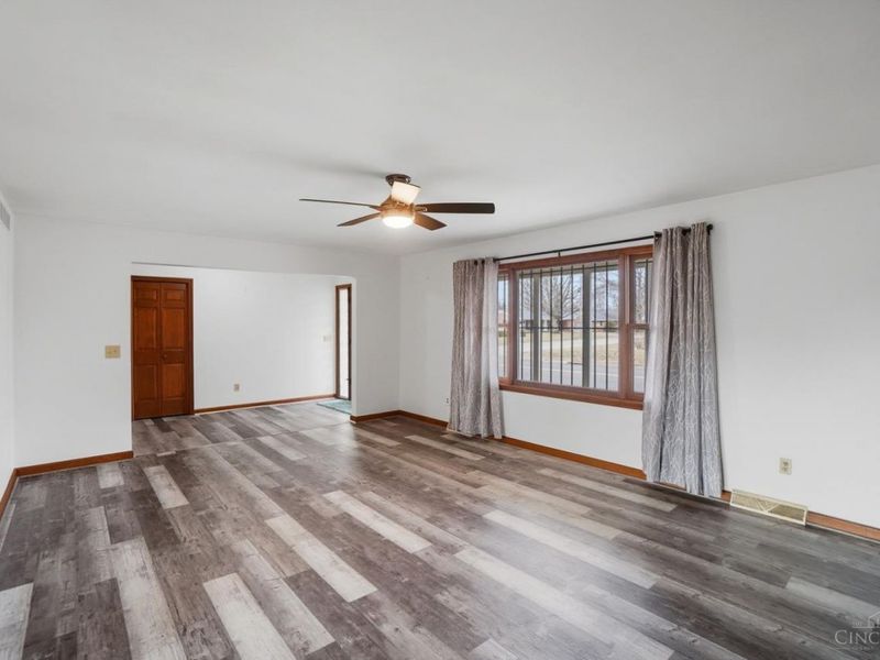 105 W Roger Drive, Trenton, OH 45067 Photo 9