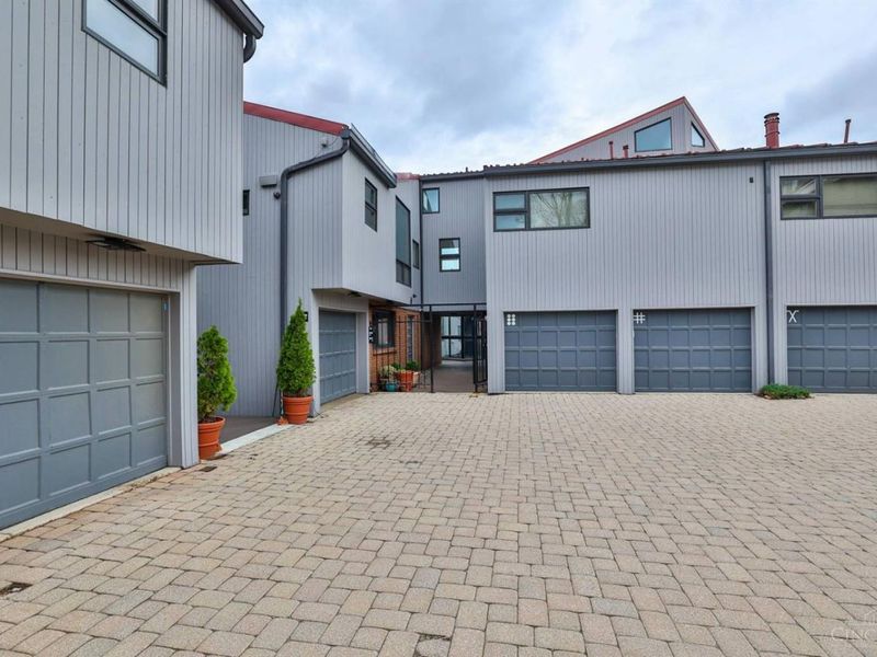 1040 Hatch Street, Cincinnati, OH 45202 Photo 2