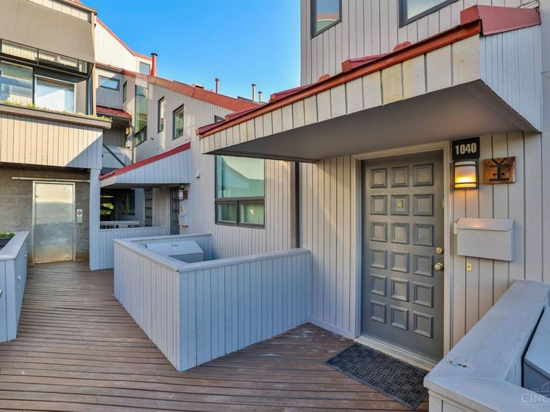 1040 Hatch Street, Cincinnati, OH 45202 Photo 4