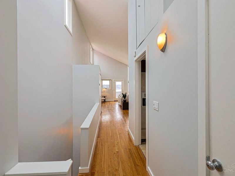 1040 Hatch Street, Cincinnati, OH 45202 Photo 5