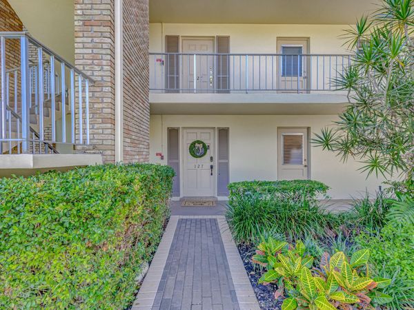 5560 Tamberlane Circle, Unit 127, Palm Beach Gardens, FL 33418