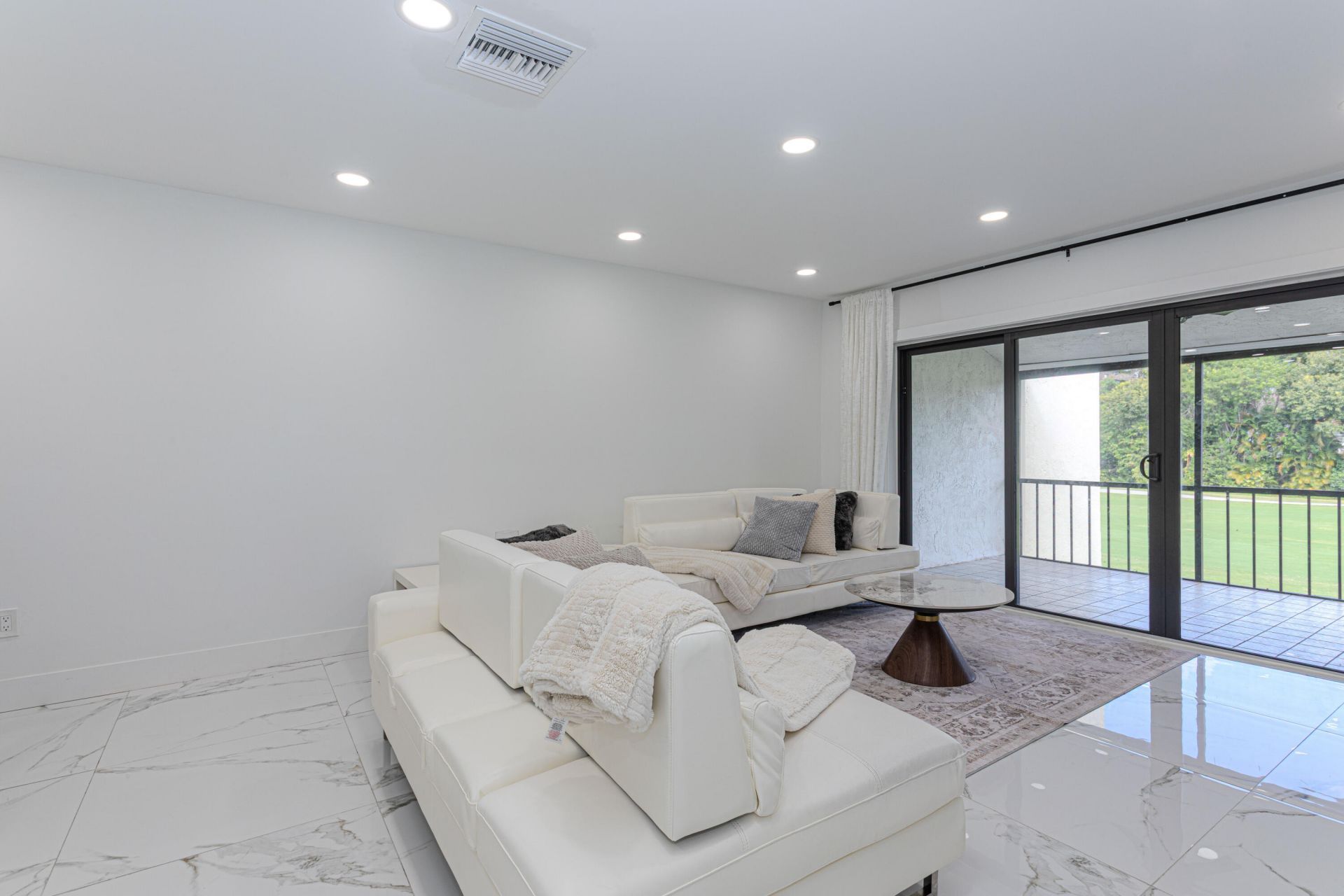 8545 Casa Del Lago, Unit F, Boca Raton, FL 33433 Photo