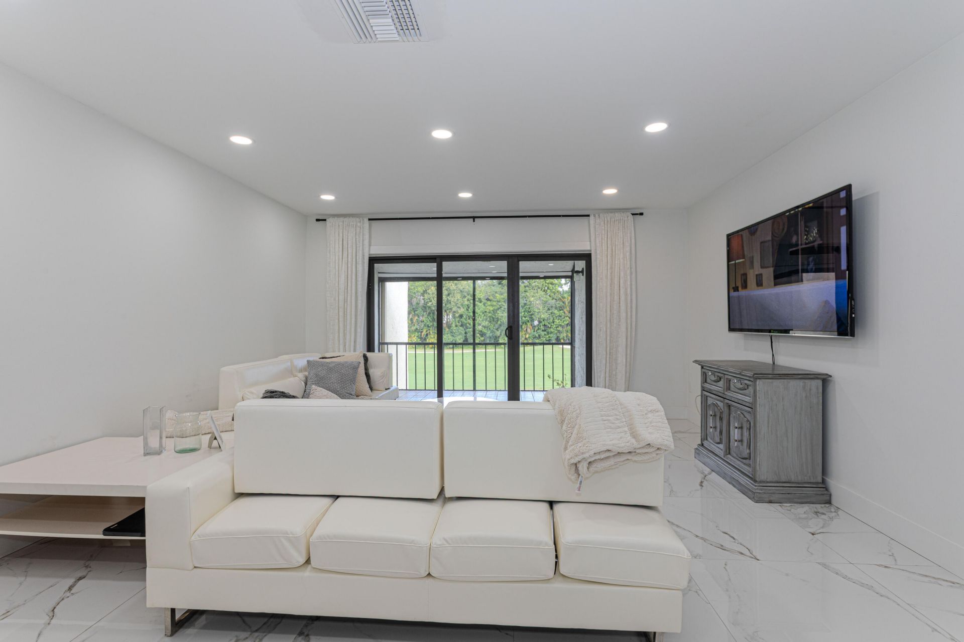 8545 Casa Del Lago, Unit F, Boca Raton, FL 33433 Photo