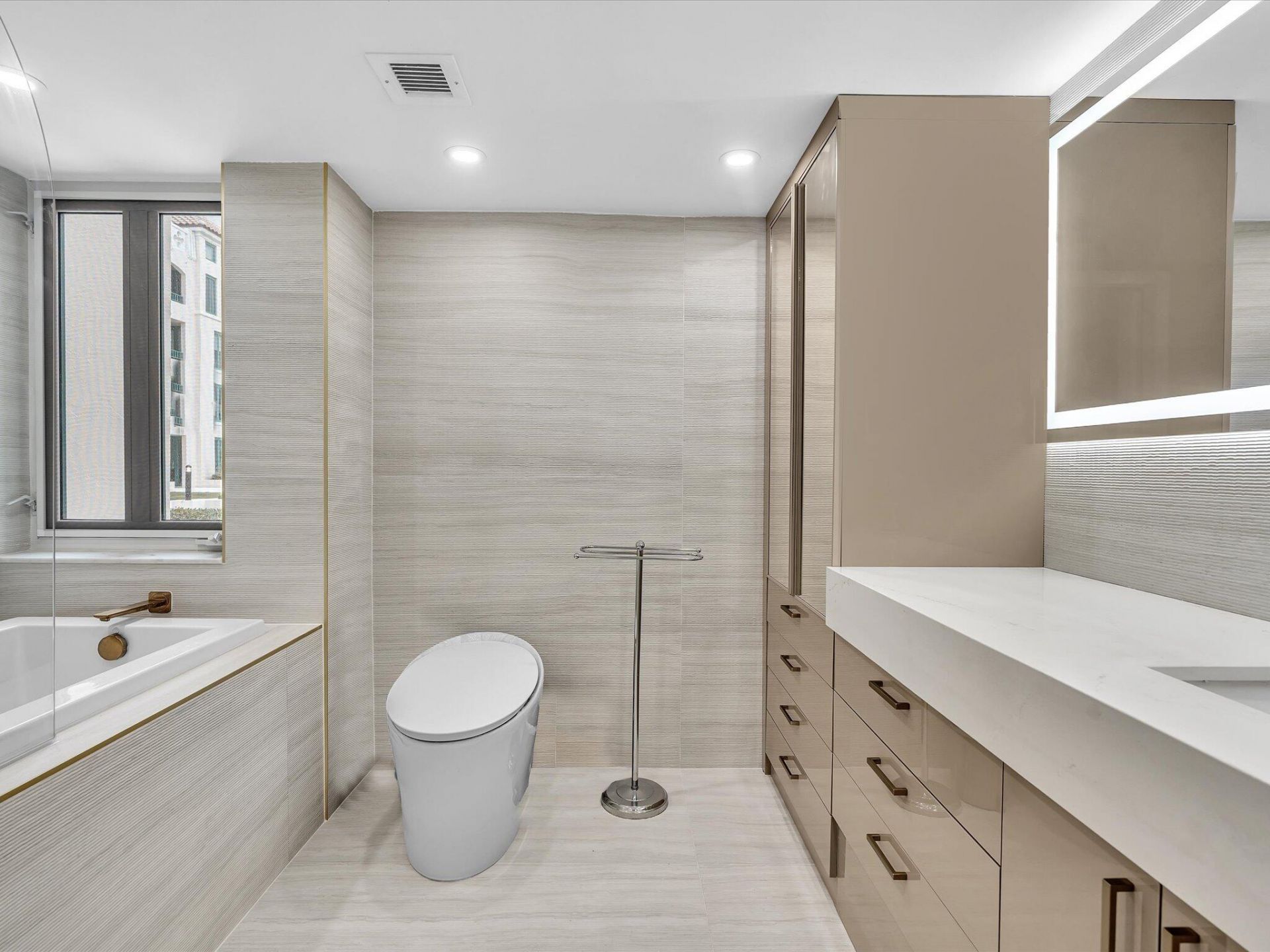 120 SE 5th Avenue, Unit 225, Boca Raton, FL 33432 Photo