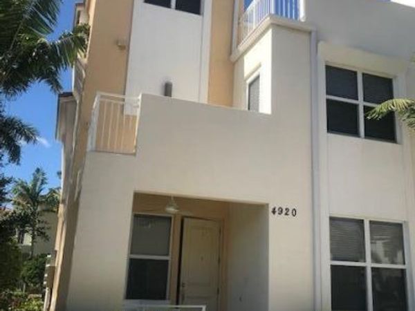 4920 NW 15th Avenue, Boca Raton, FL 33431