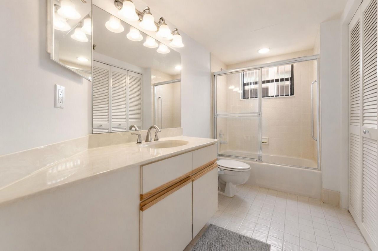 7507 La Paz Boulevard, Unit 407, Boca Raton, FL 33433 Photo