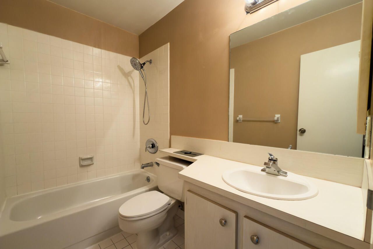 930 SW 9th Street Circle, Unit 205, Boca Raton, FL 33486 Photo