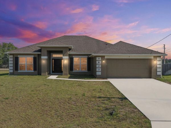 5803 NW Dooley Circle, Port Saint Lucie, FL 34986