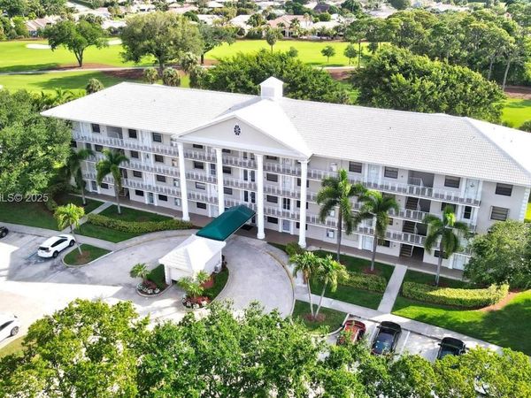 6073 Balboa Circle, Unit 204, Boca Raton, FL 33433