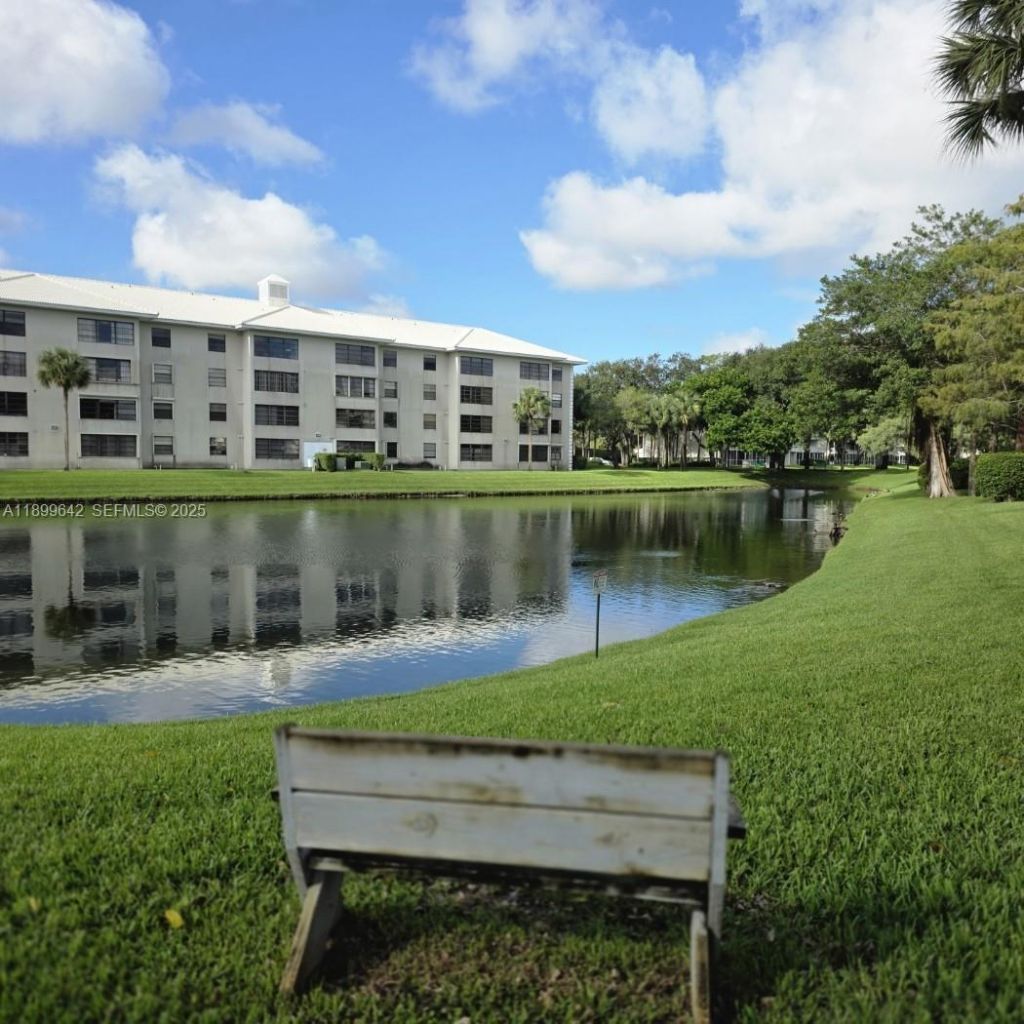 6073 Balboa Circle, Unit 204, Boca Raton, FL 33433 Photo
