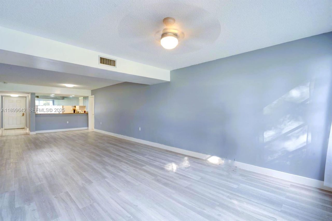 6073 Balboa Circle, Unit 204, Boca Raton, FL 33433 Photo