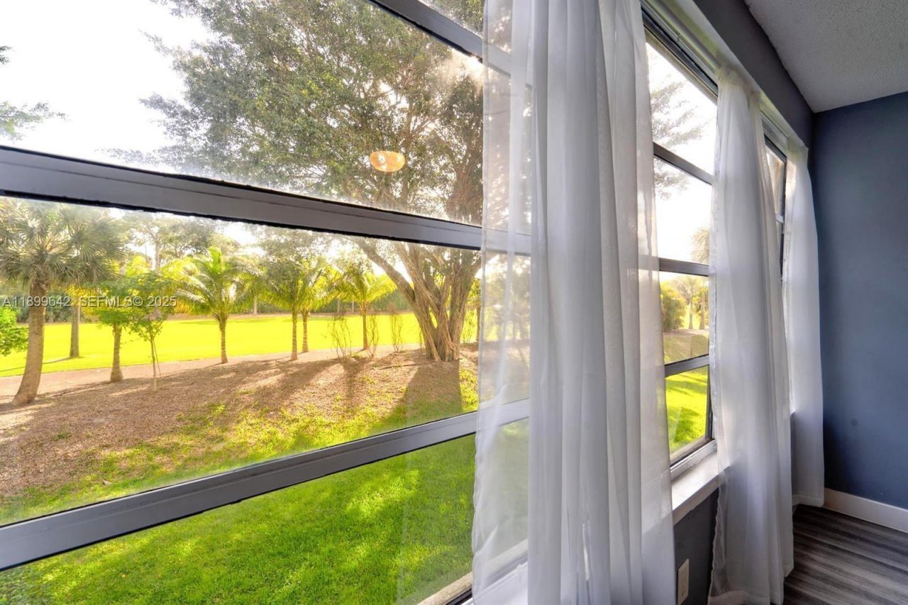 6073 Balboa Circle, Unit 204, Boca Raton, FL 33433 Photo