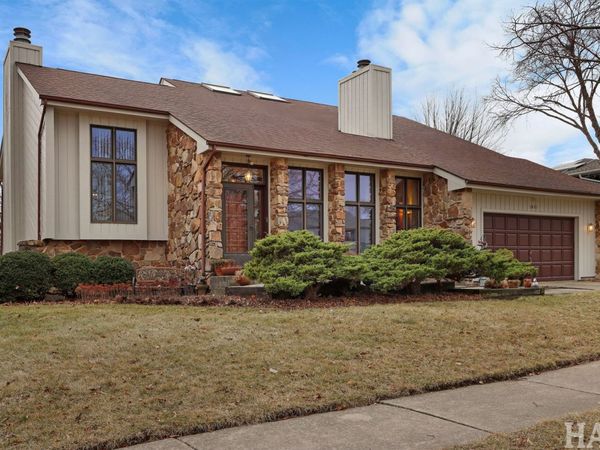 1221 Golf View Drive, Woodridge, IL 60517