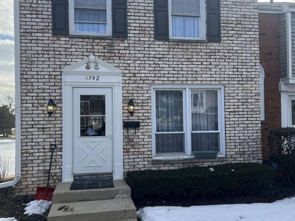 1792 Williamsburg Drive, Hoffman Estates, IL 60169
