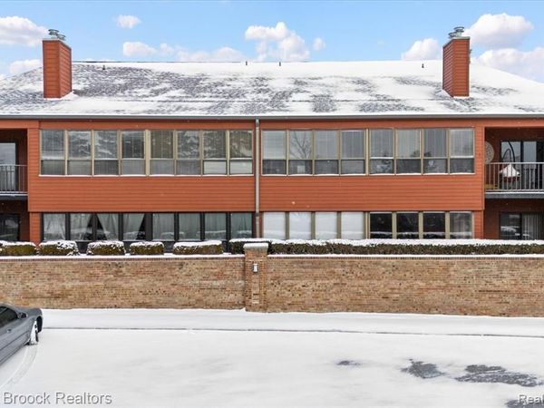 969 Greenview Court, Rochester Hills, MI 48307