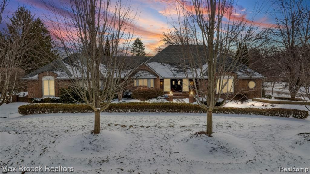 5867 Bravo Court, Orchard Lake Village, MI 48324 Main Photo