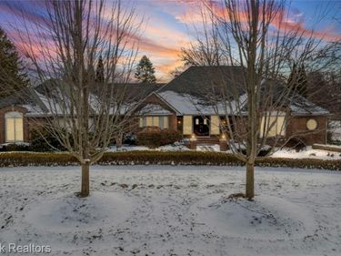 5867 BRAVO COURT, Orchard Lake Village, MI 48324