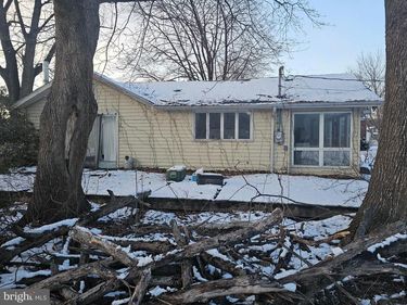 1054 WATER GAP LANE, DAUPHIN, PA 17018