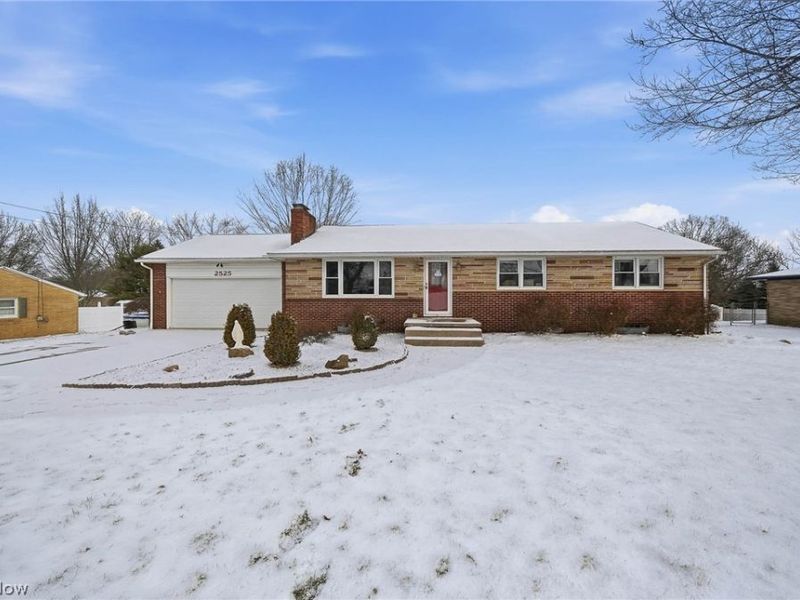 2525 Hollyview Avenue NE, Canton, OH 44721 Photo 1