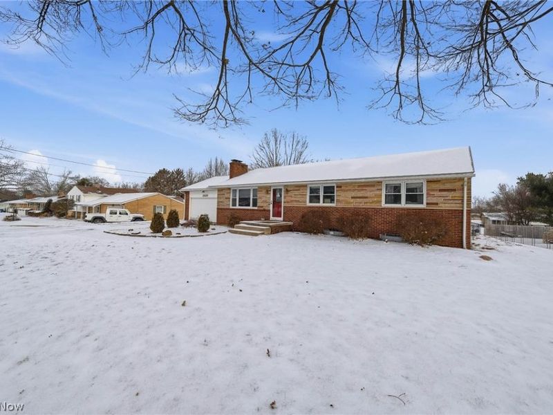 2525 Hollyview Avenue NE, Canton, OH 44721 Photo 2