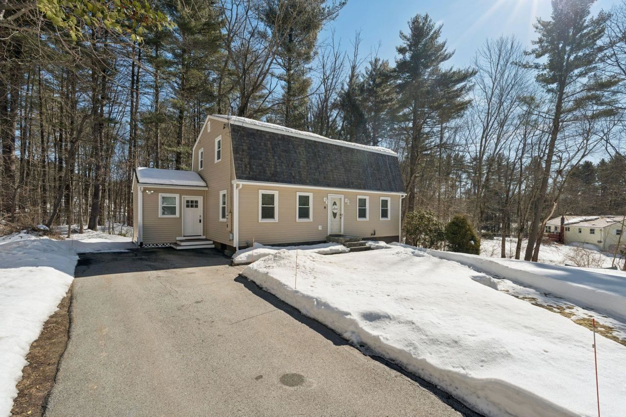 9 Berry Hill Road Hooksett, NH 03106